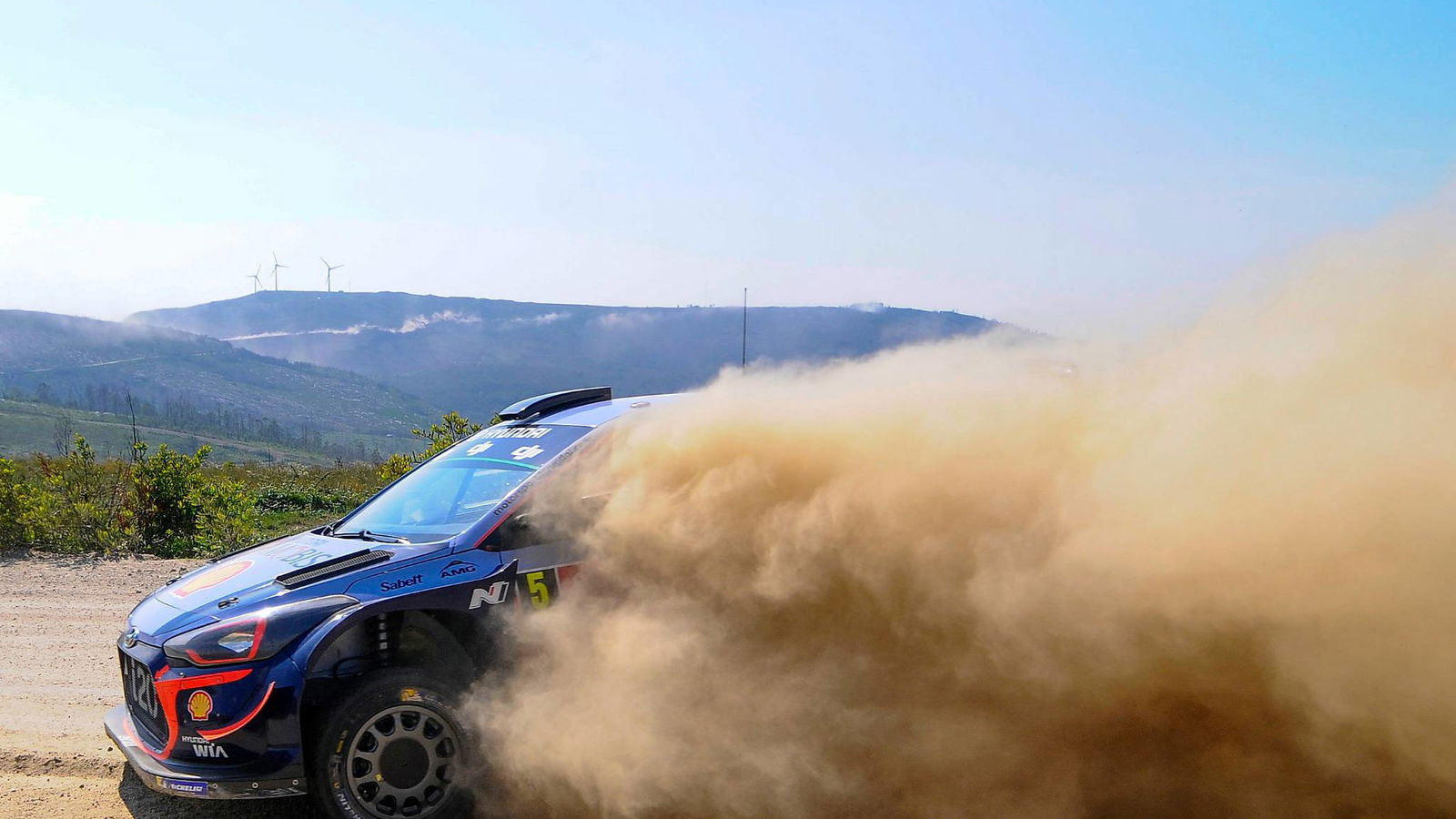 Neuville fortifies lead over Evans