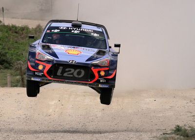 Neuville takes WRC title lead with Portugal win