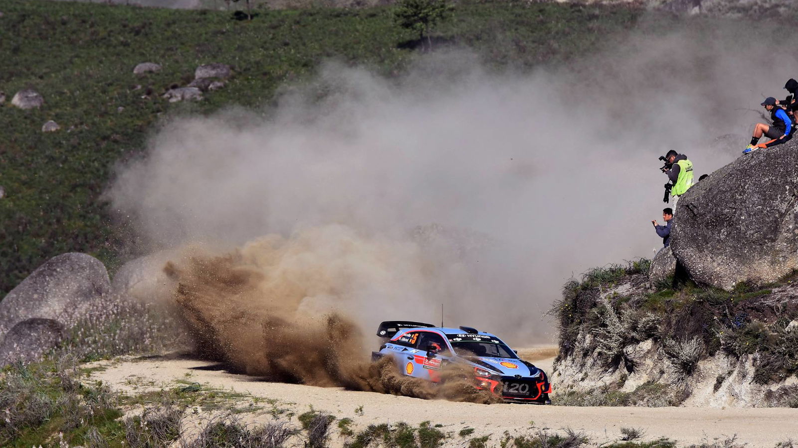Neuville takes WRC title lead with Portugal win