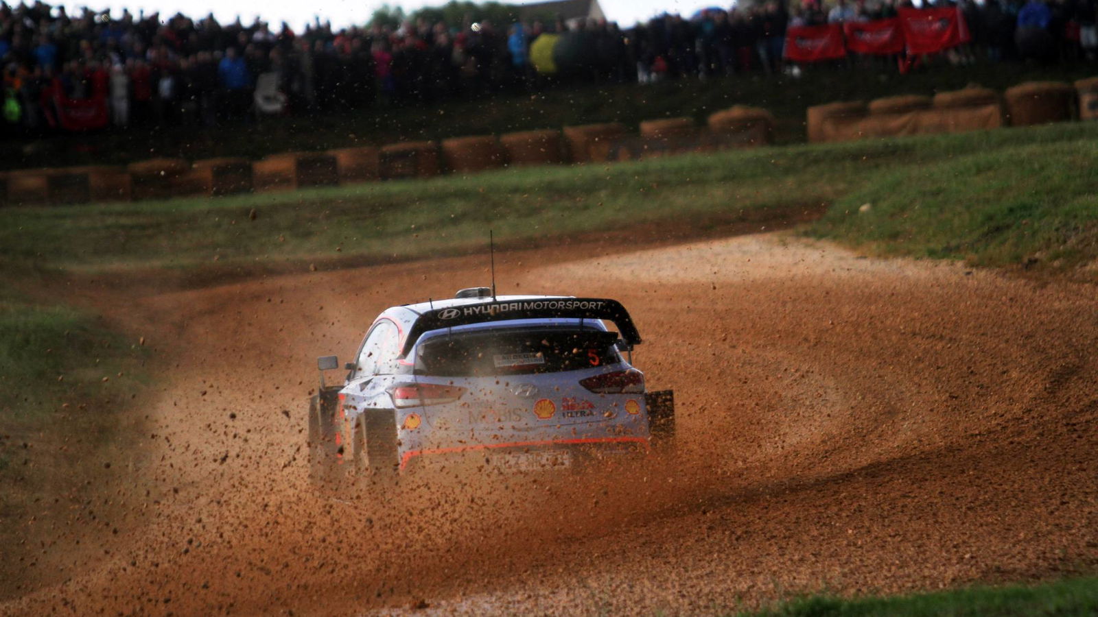 Neuville slashes Ogier’s lead