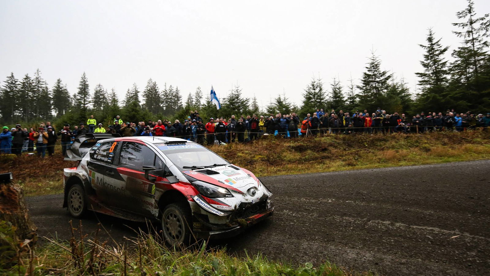Tanak memimpin Evans saat Ogier mengalami masalah pada kotak persneling