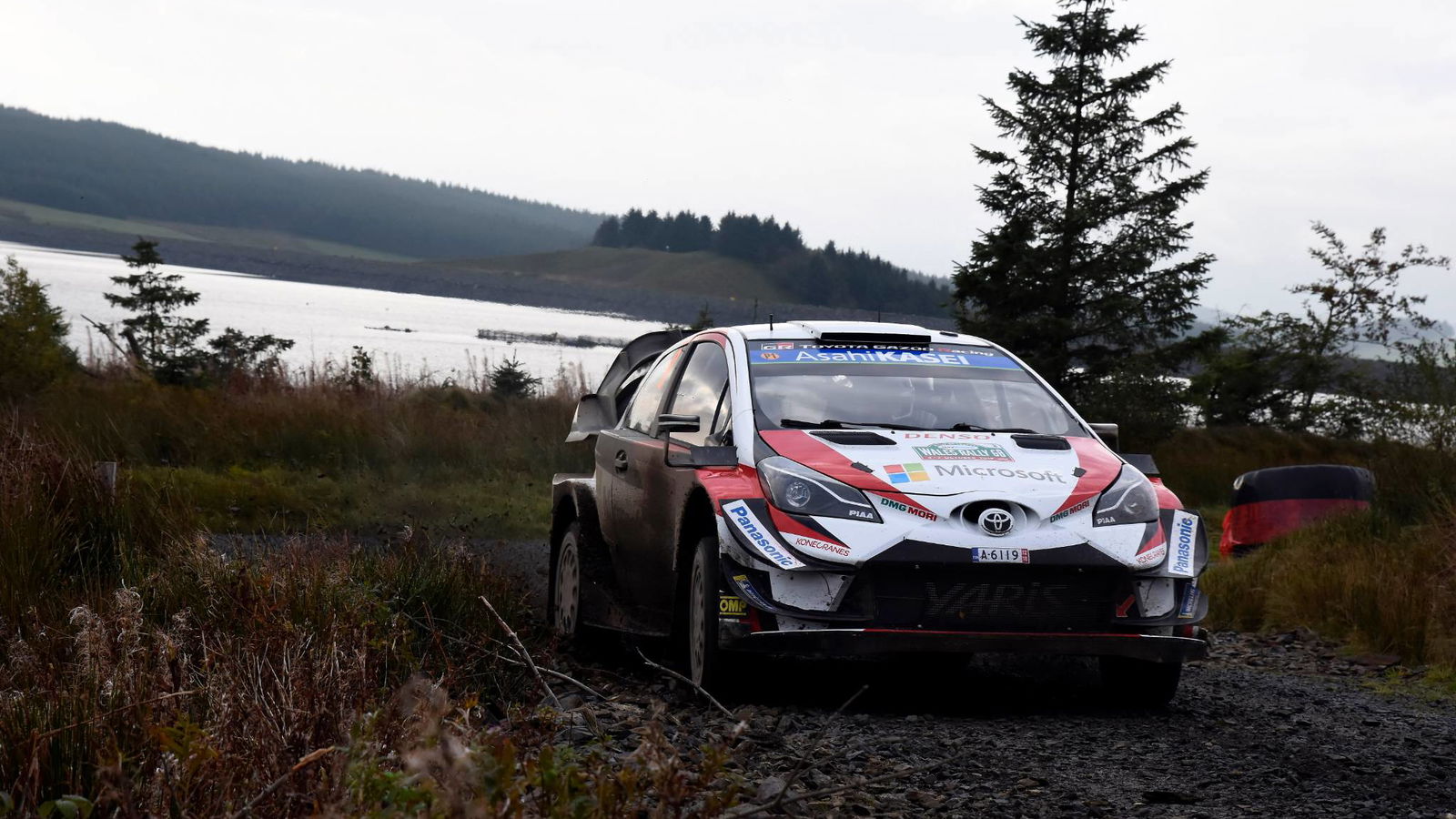 Tanak memperkuat keunggulan saat Neuville menurunkan pesanan