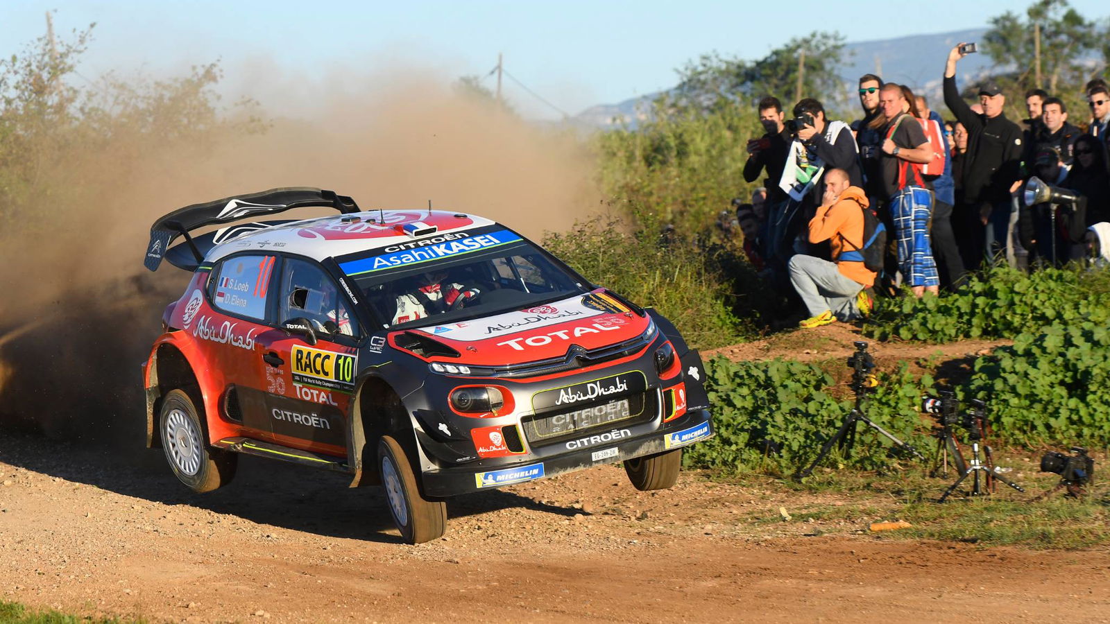 Loeb rolls back the years with Spain victory