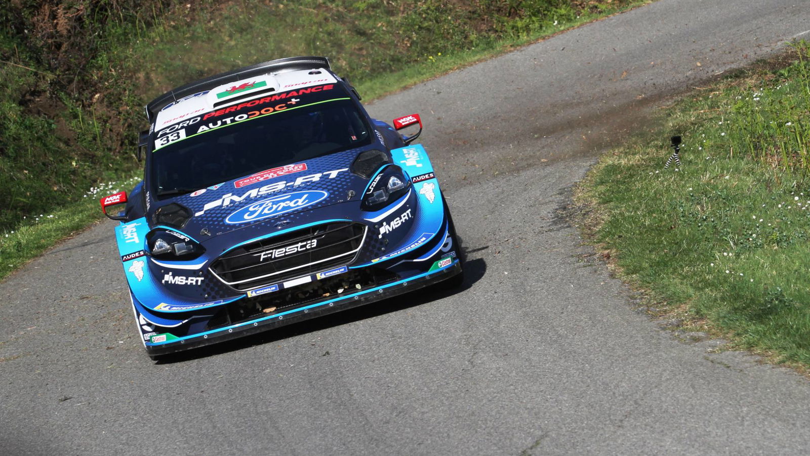 Evans handed slender lead after Meeke issue