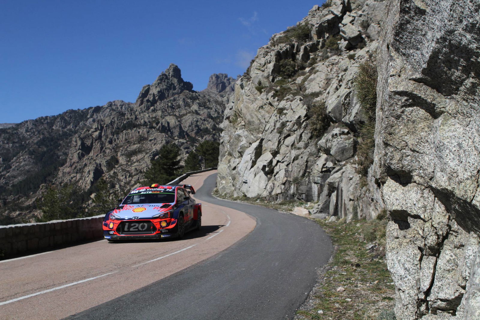Evans handed slender lead after Meeke issue