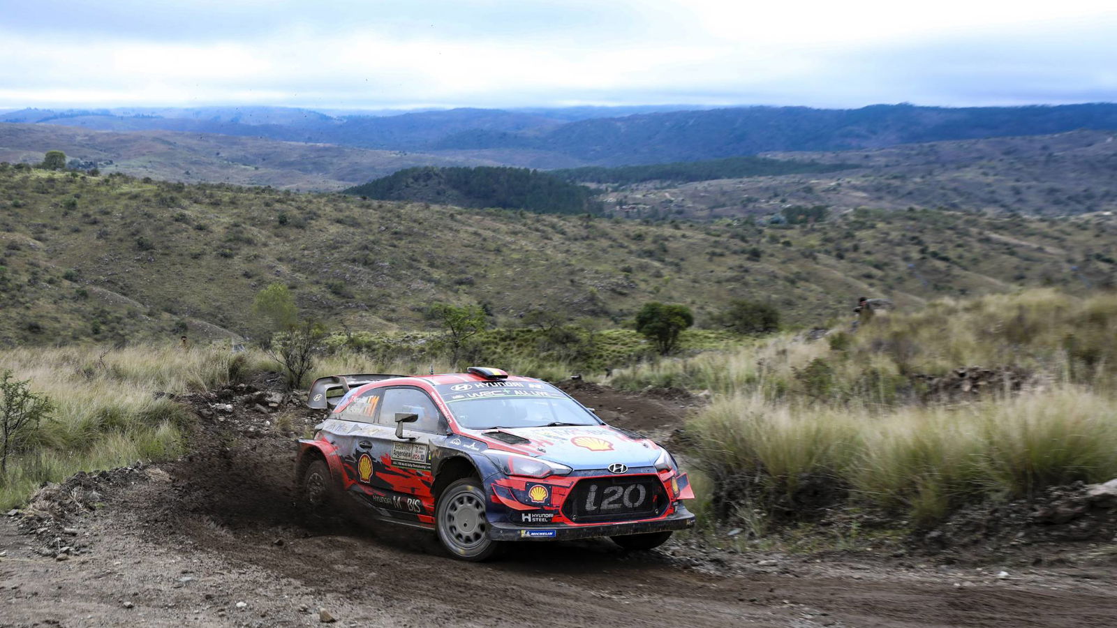 Neuville memimpin Tanak dalam memperebutkan kemenangan Reli Argentina