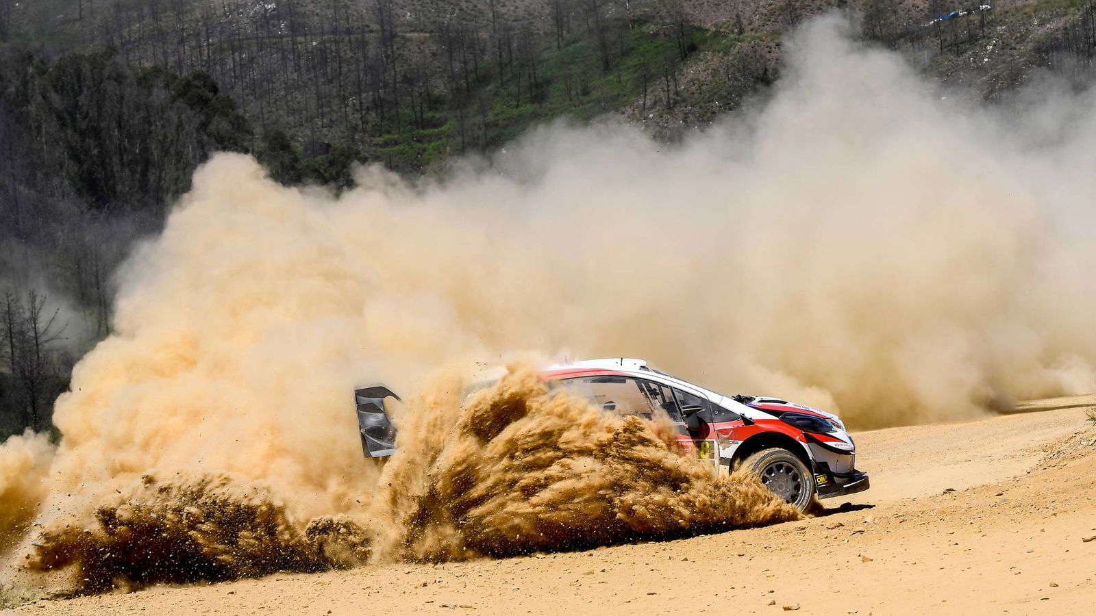 Tanak mempertahankan keunggulan Rally Portugal dalam pertarungan empat arah