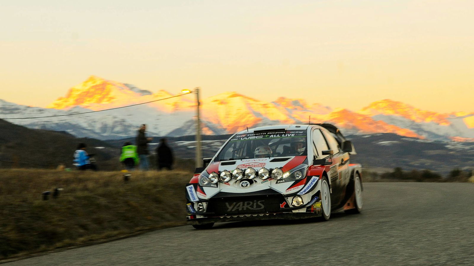 Tanak memburu Ogier setelah mendekati