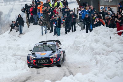 Breen mengimbangi Neuville di Reli Swedia