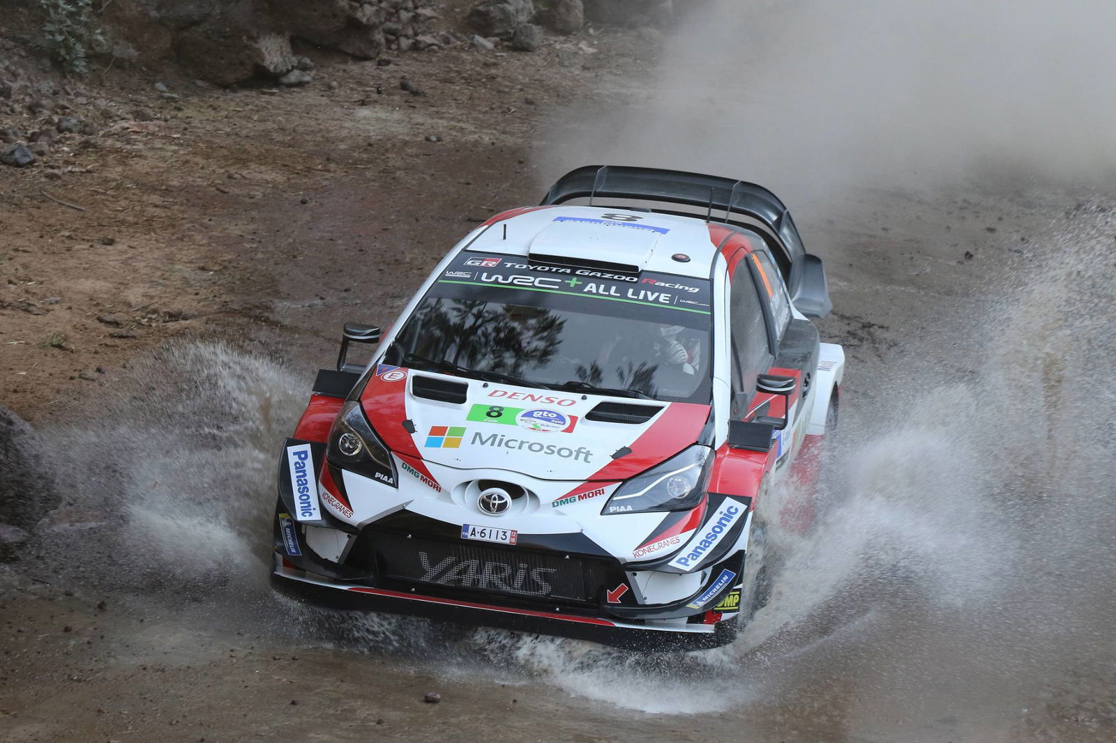 Tepi tanak di depan dari Meeke
