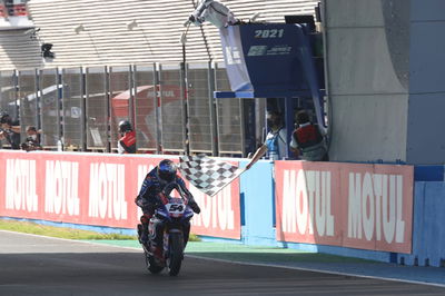 Toprak Razgatlioglu takes the flag Jerez WorldSBK race1, 26 September 2021