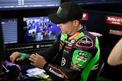 Alex Lowes with strapped hand, Portuguese WorldSBK, 1 October 2021