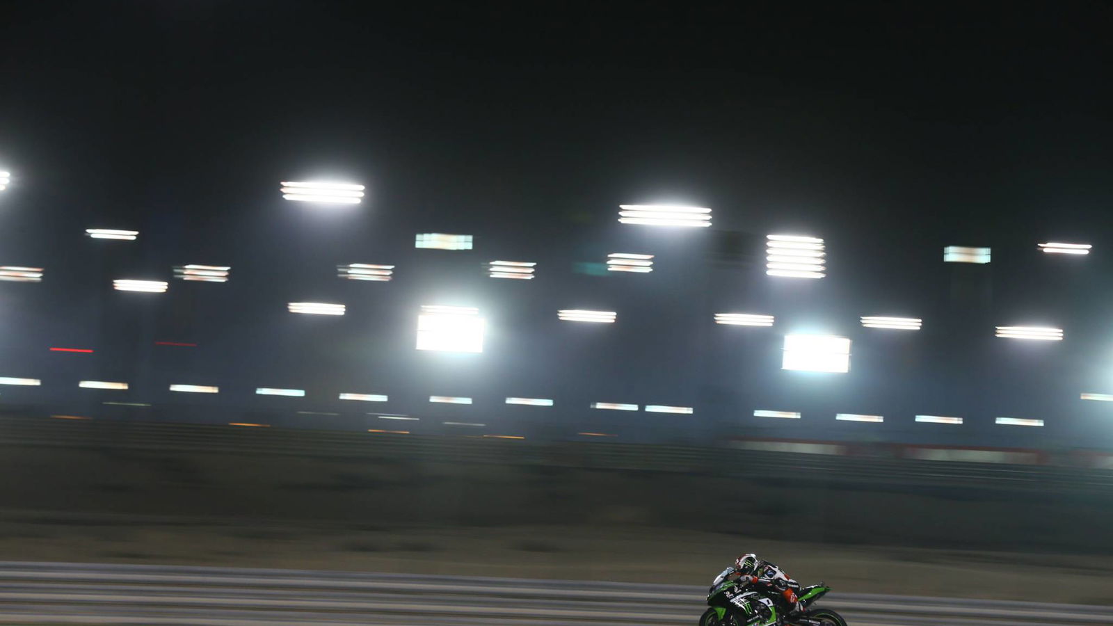 Rea sets lap record for Qatar pole position