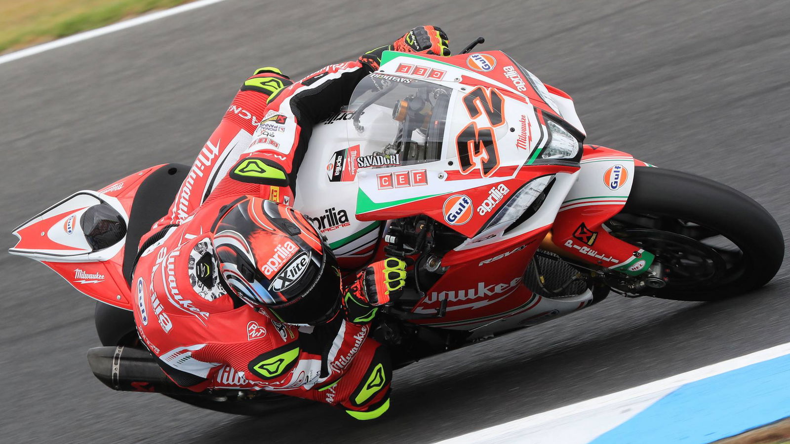 Savadori memimpin Camier dalam cuaca buruk di Pulau Phillip