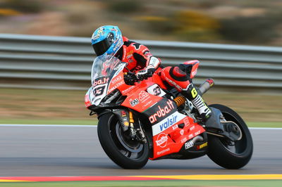 Melandri leads Ducati charge against Rea at Aragon