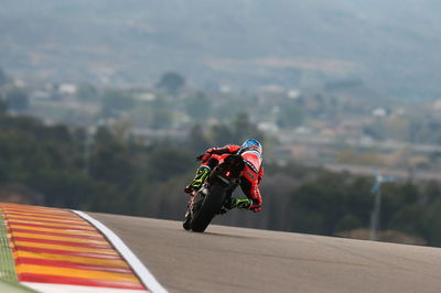 Melandri beats Rea for Aragon pole, Davies falls