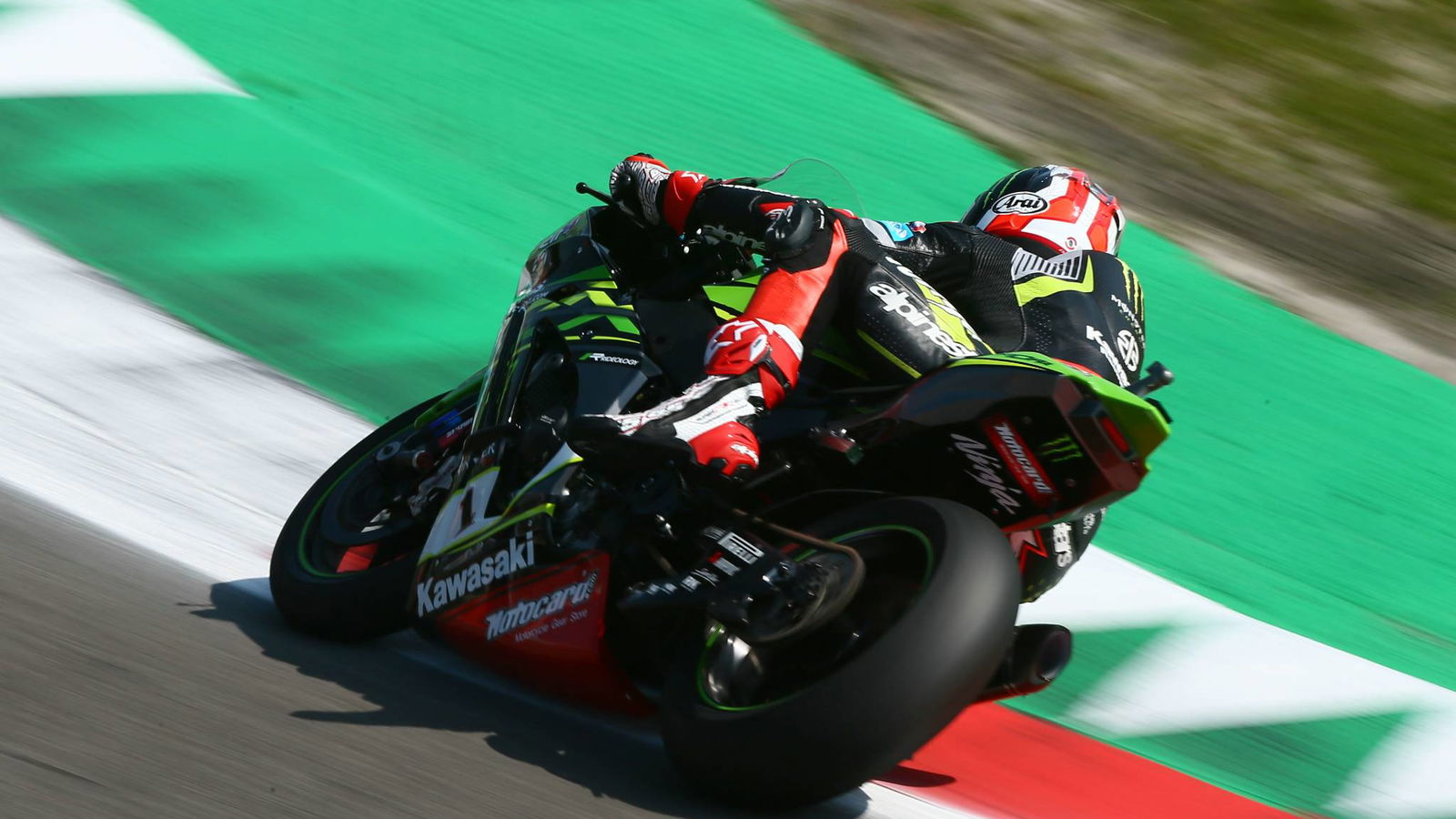 Rea menyerbu ke posisi terdepan Imola