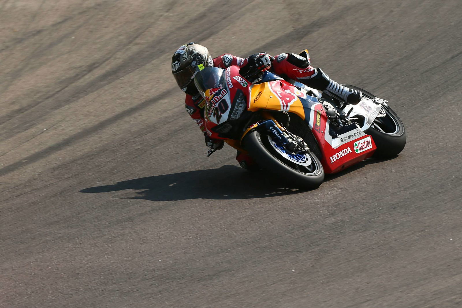 Rea irresistible in Imola opener