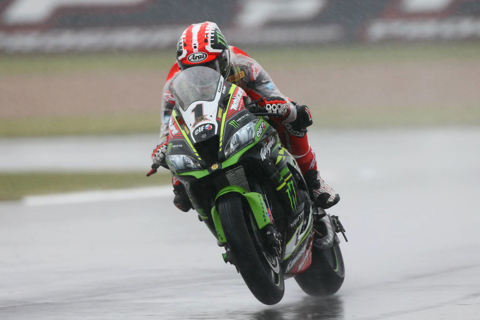 Sykes strikes back in drying session