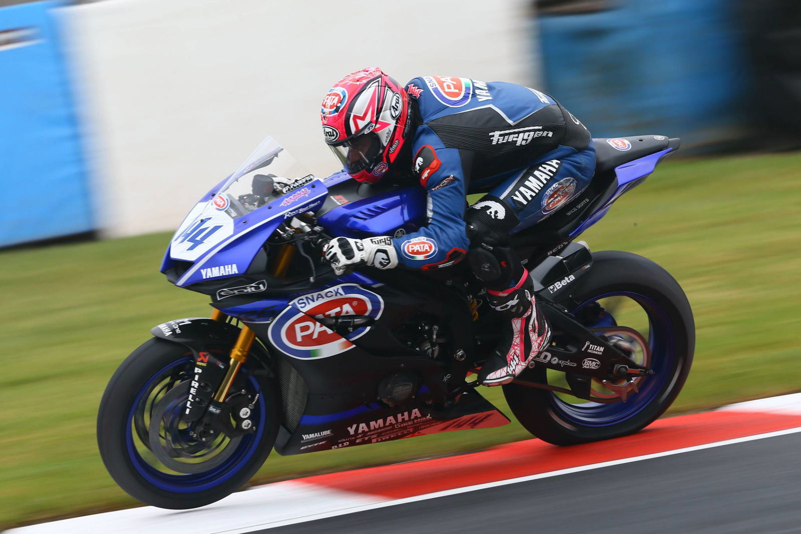 Caricasulo leads tight battle from Mahias, Cluzel