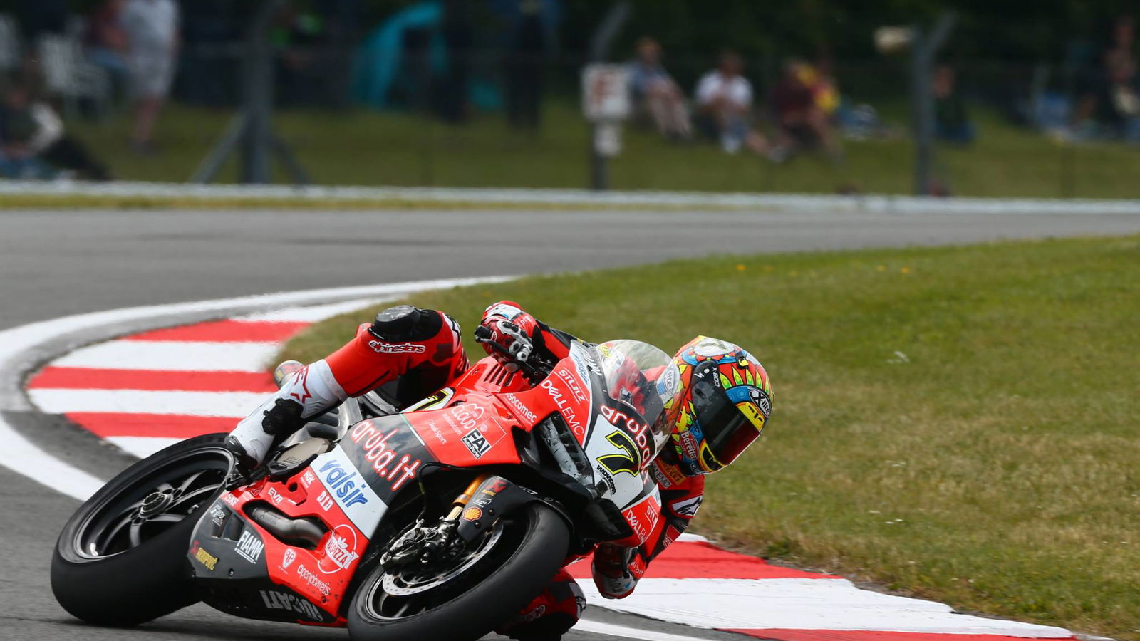 Davies bertarung dengan Ducati-nya ke posisi kelima