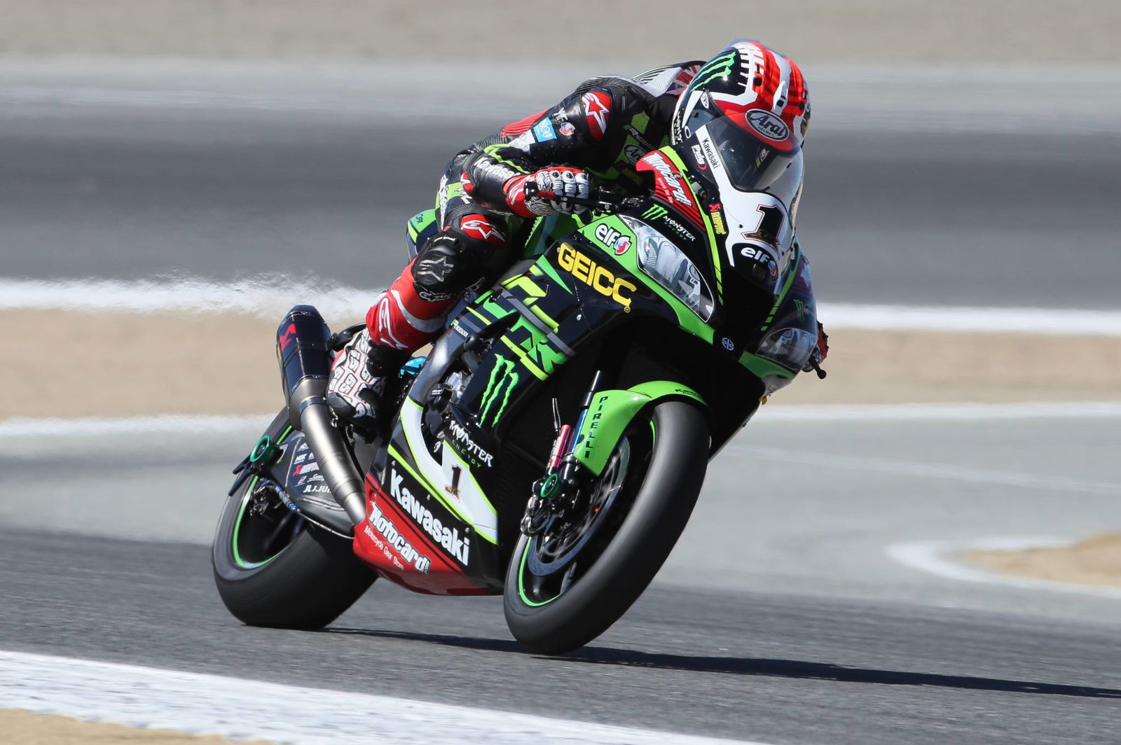 Rea stays top despite late fall