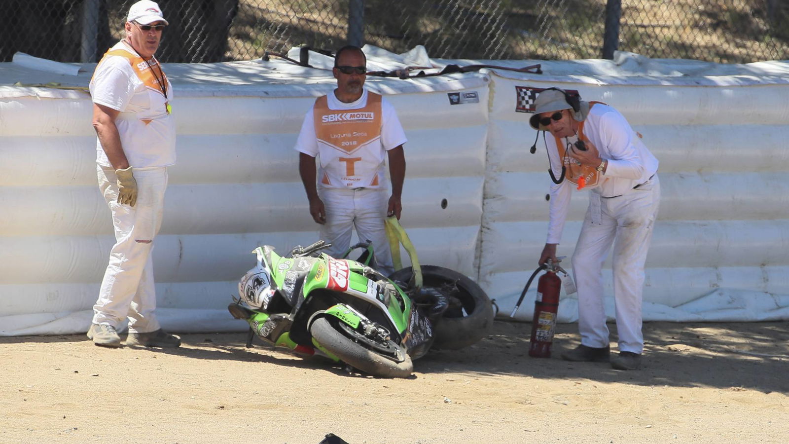 Razgatlioglu keluar dari Laguna Seca balapan kedua dengan jari kaki patah