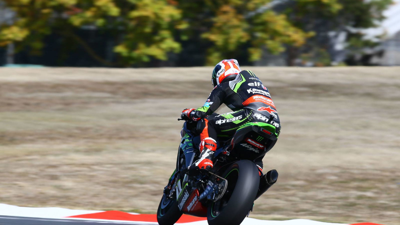 Rea keeps clear of Sykes ahead of World Superbike title shot
