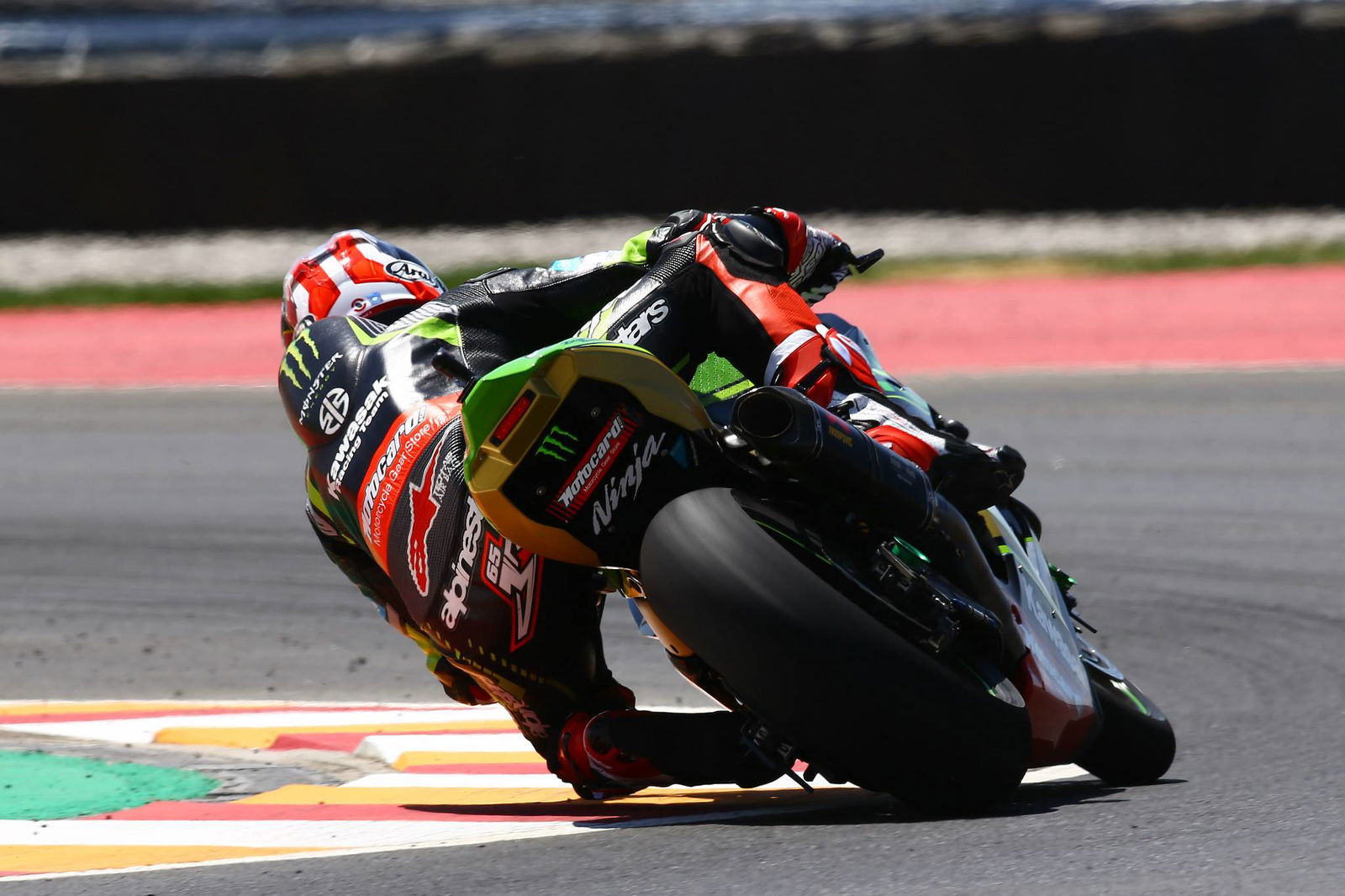 Rea remains top as Sykes struggles in 14th