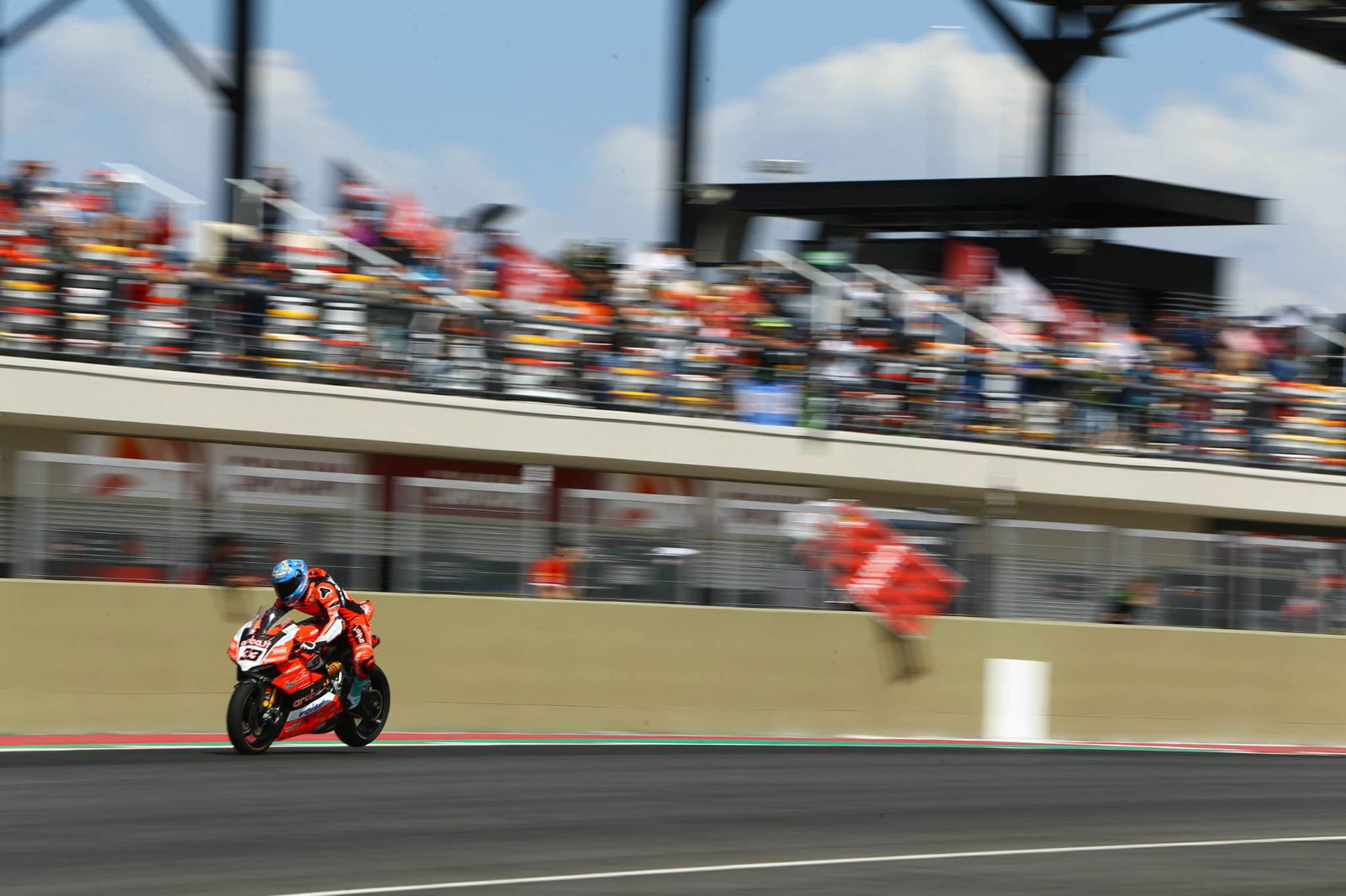 Melandri beats Rea to Argentina pole