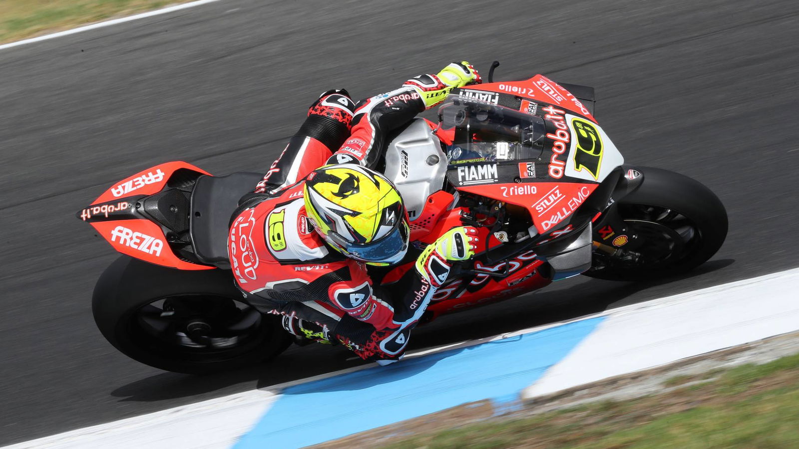 Bautista dominates to win on World Superbike debut