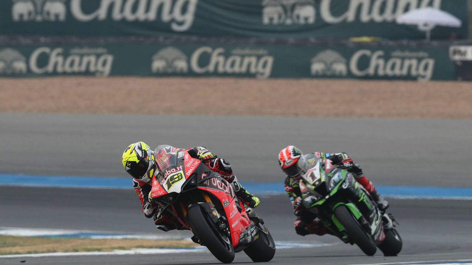 Bautista: I was lucky not to crash in “great fight” with Rea
