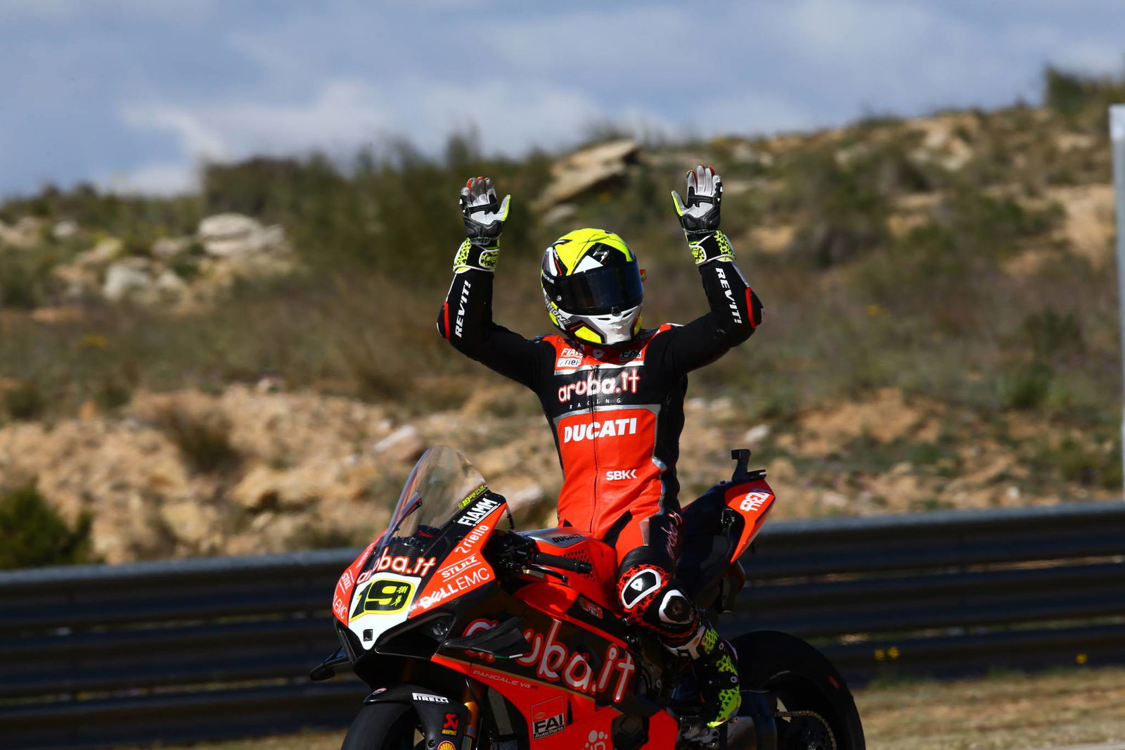Bautista matches Hodgson’s historic nine in Aragon sweep