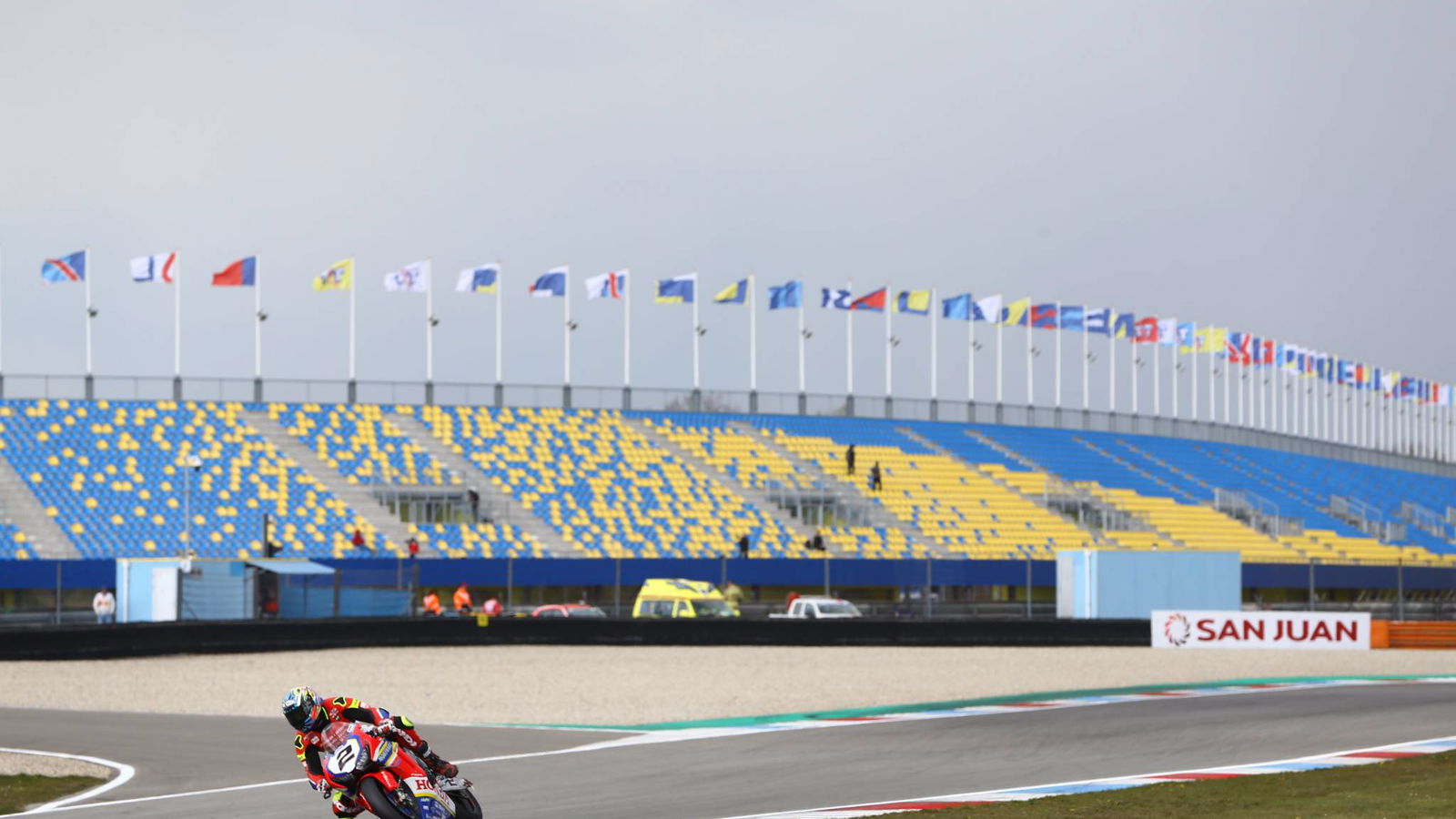 Balapan Assen World Superbike satu tertunda karena salju