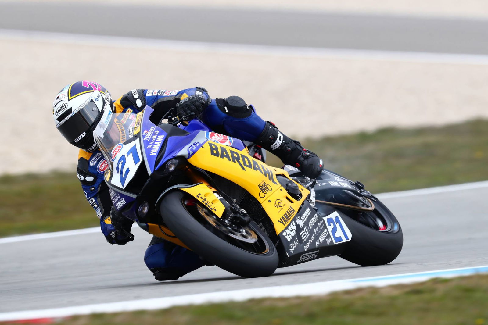Krummenacher takes pole as red flag, snow hit qualifying