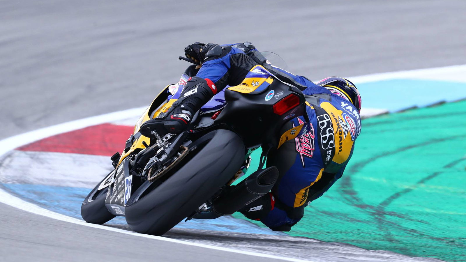 Krummenacher takes pole as red flag, snow hit qualifying