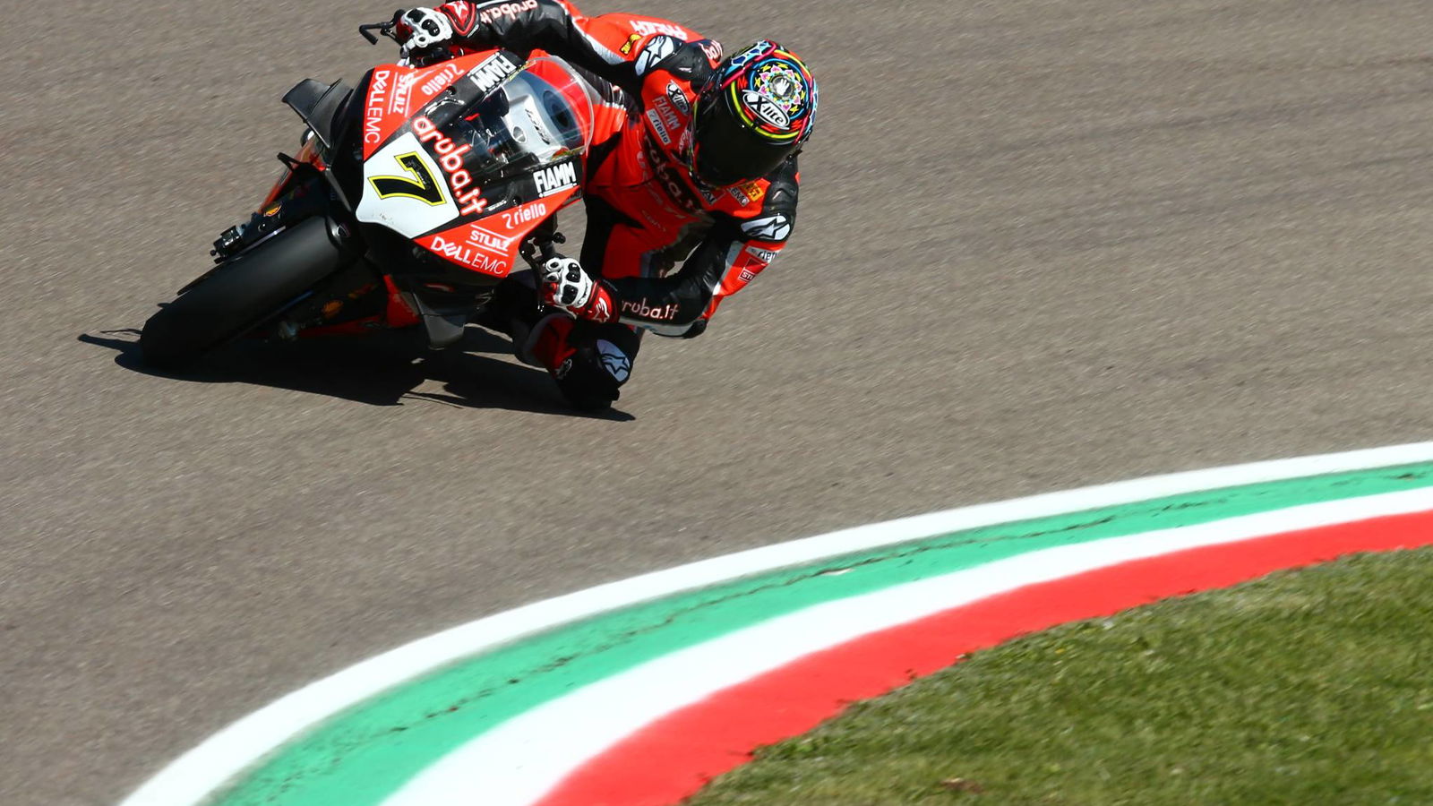 Davies menyerang balik untuk merebut tiang Imola WorldSBK
