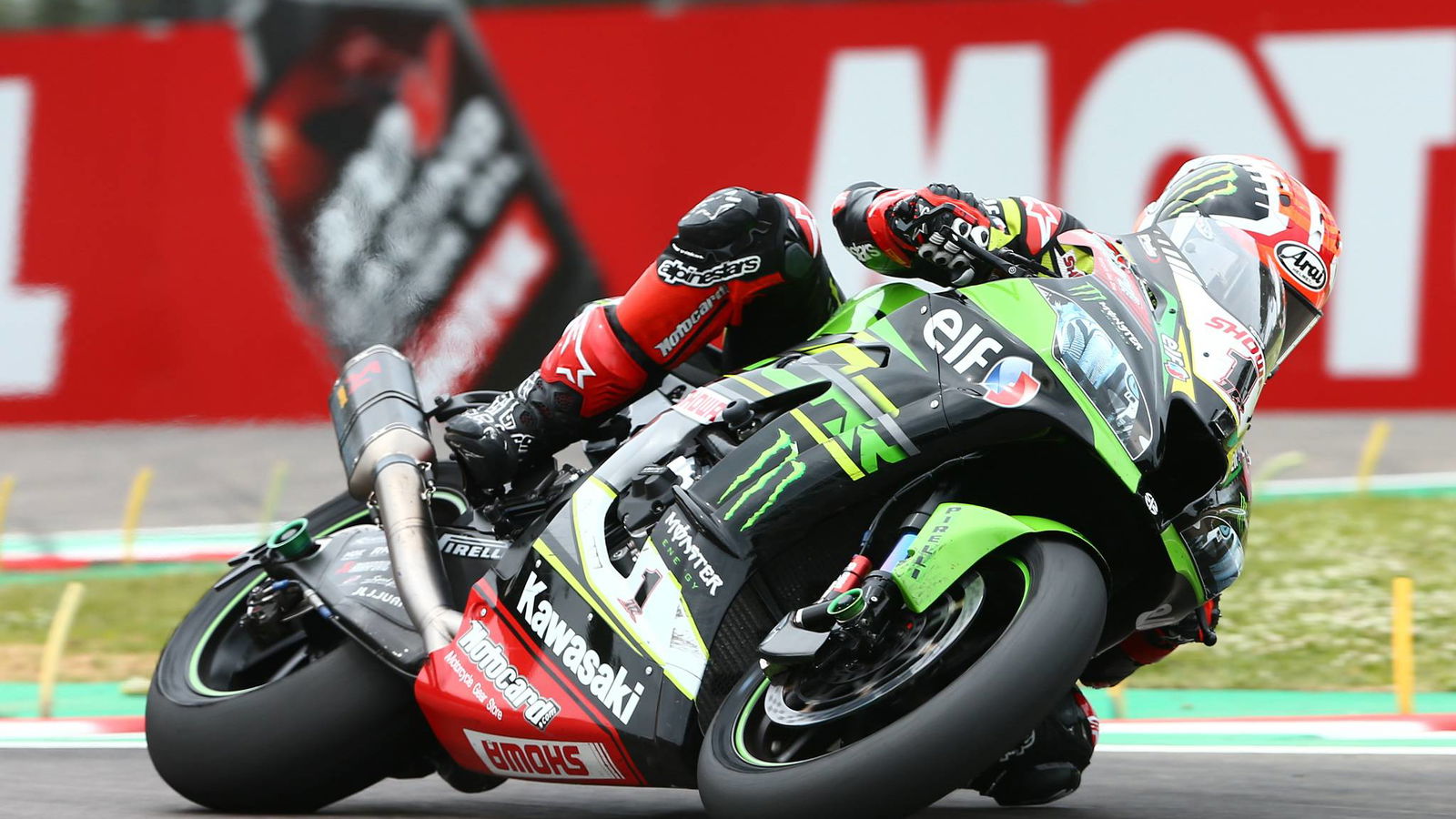 Rea sprints to commanding Imola win