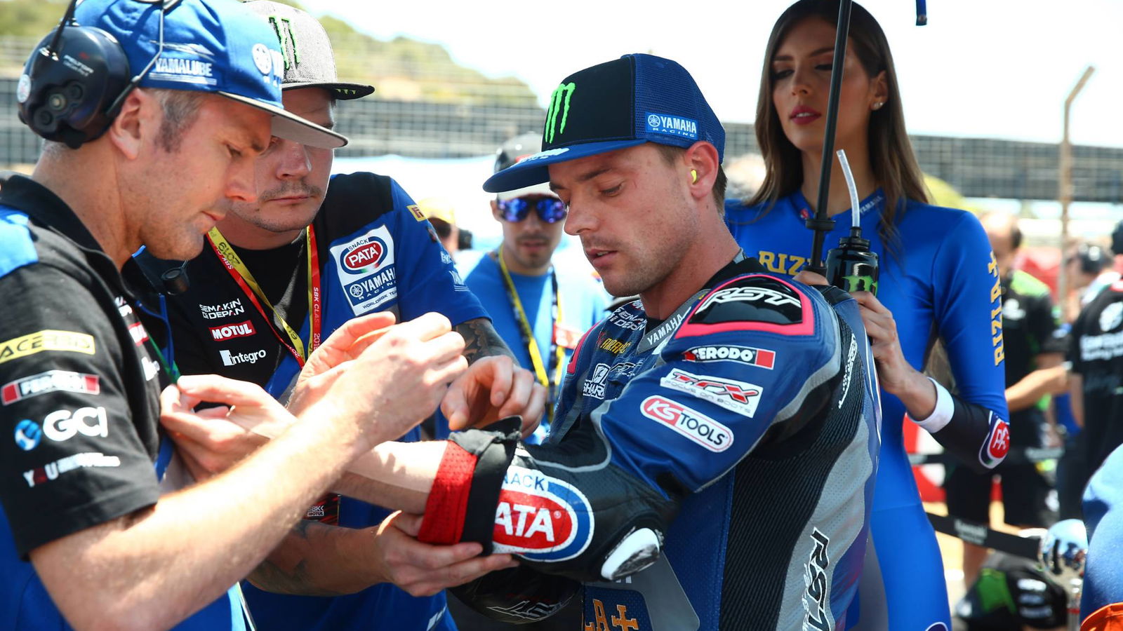 Lowes declared fit to race despite Rea collision injury