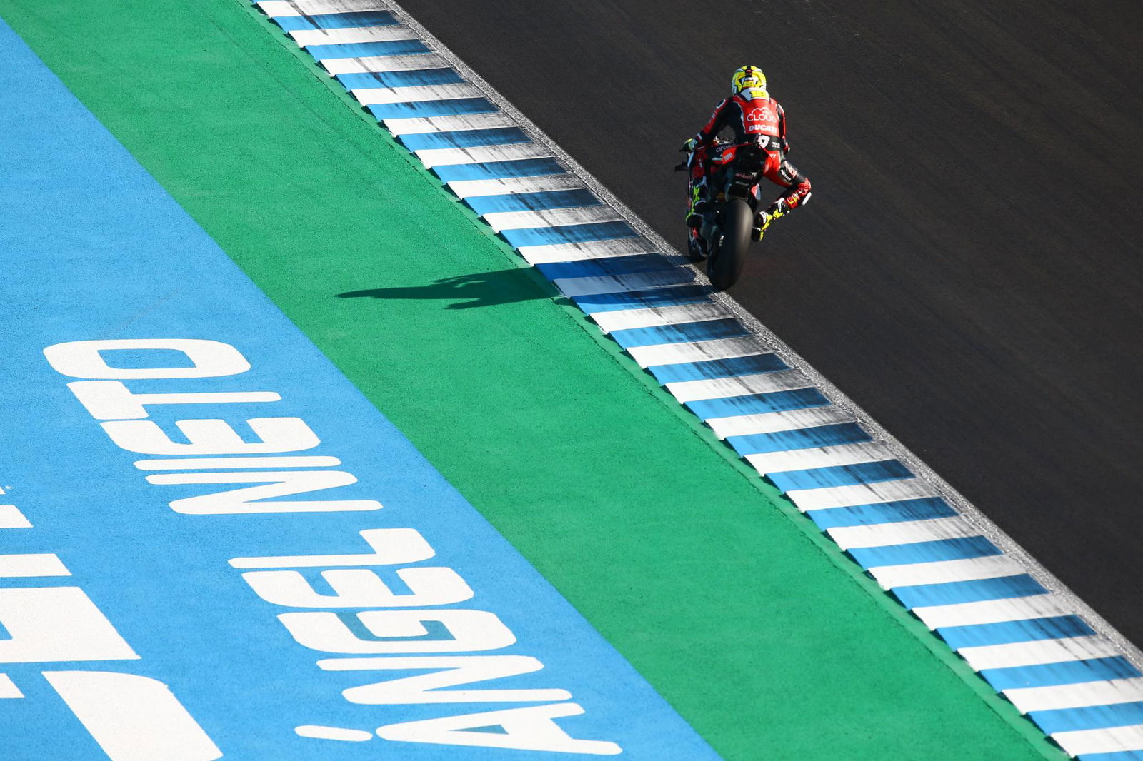 van der Mark sees off Rea for Jerez win as Bautista crashes