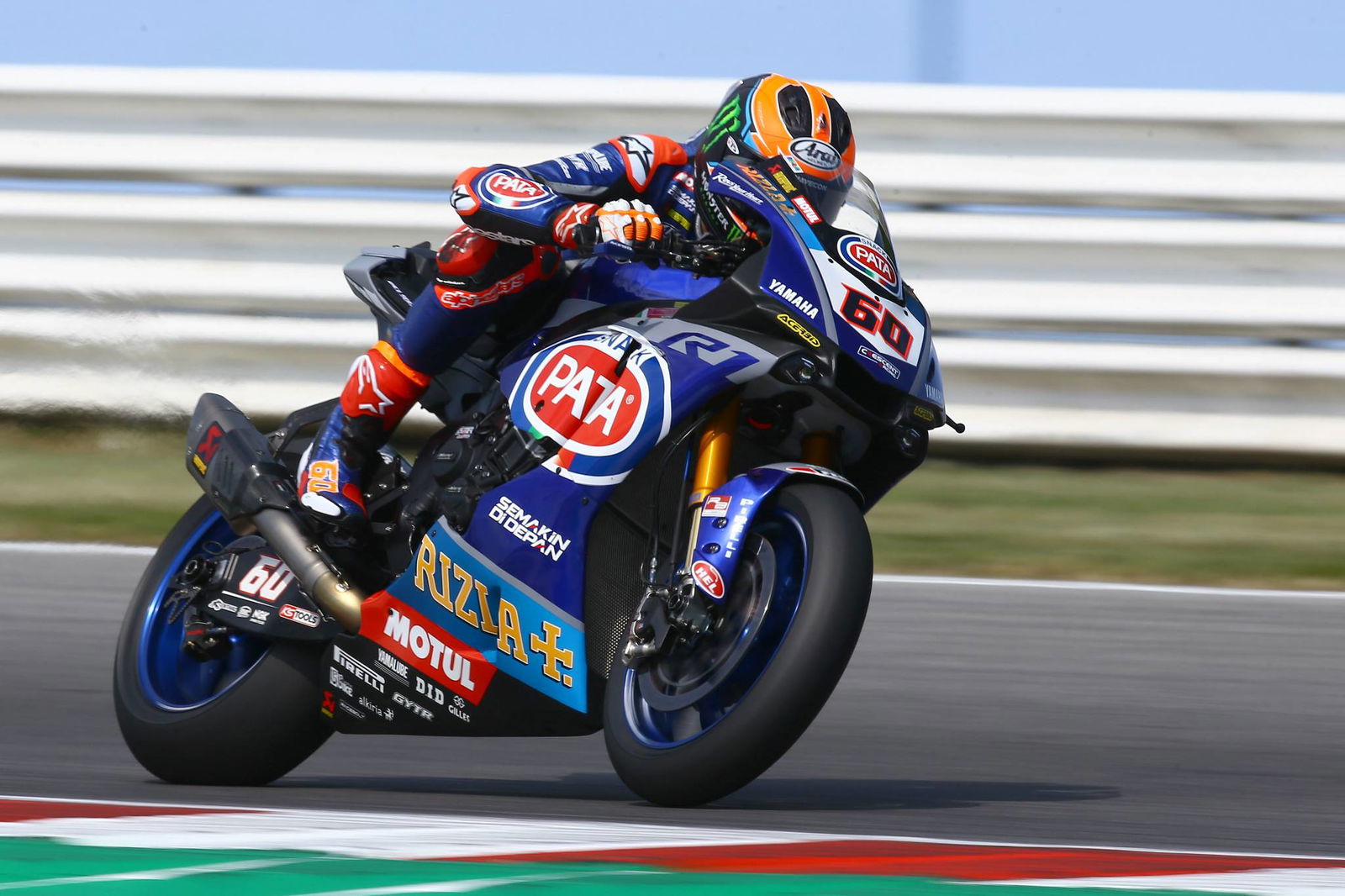 Gegar otak, retak pergelangan tangan tidak termasuk van der Mark di Misano