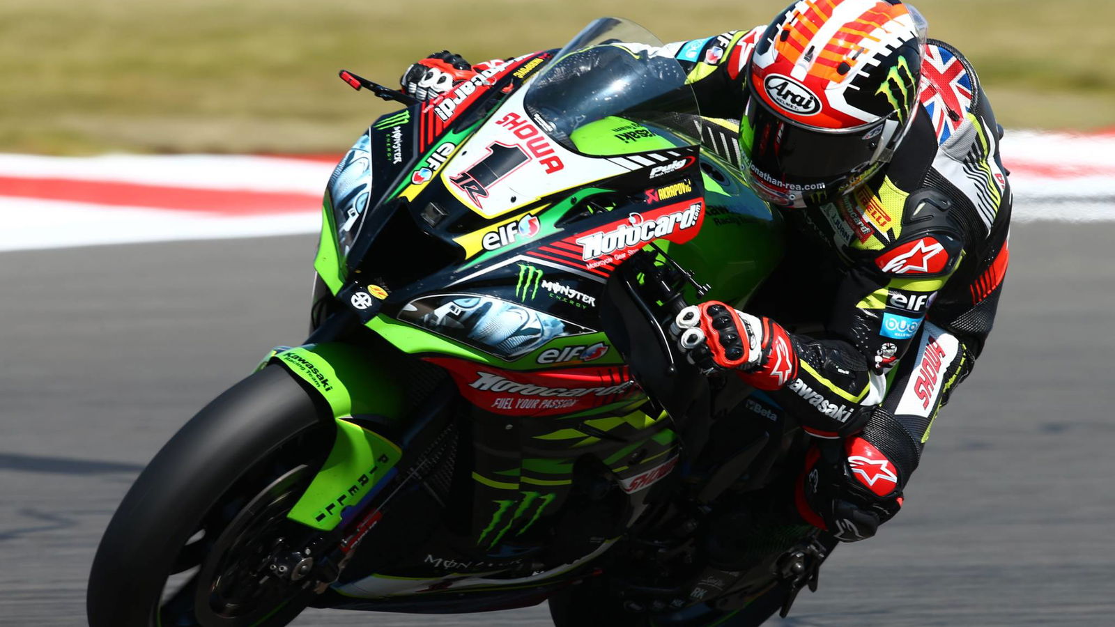 Rea menyelesaikan turnaround dengan kemenangan tiga kali lipat di Donington Park
