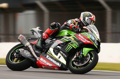 Rea menang sprint setelah oli menyebabkan kekacauan, Sykes kalah kedua