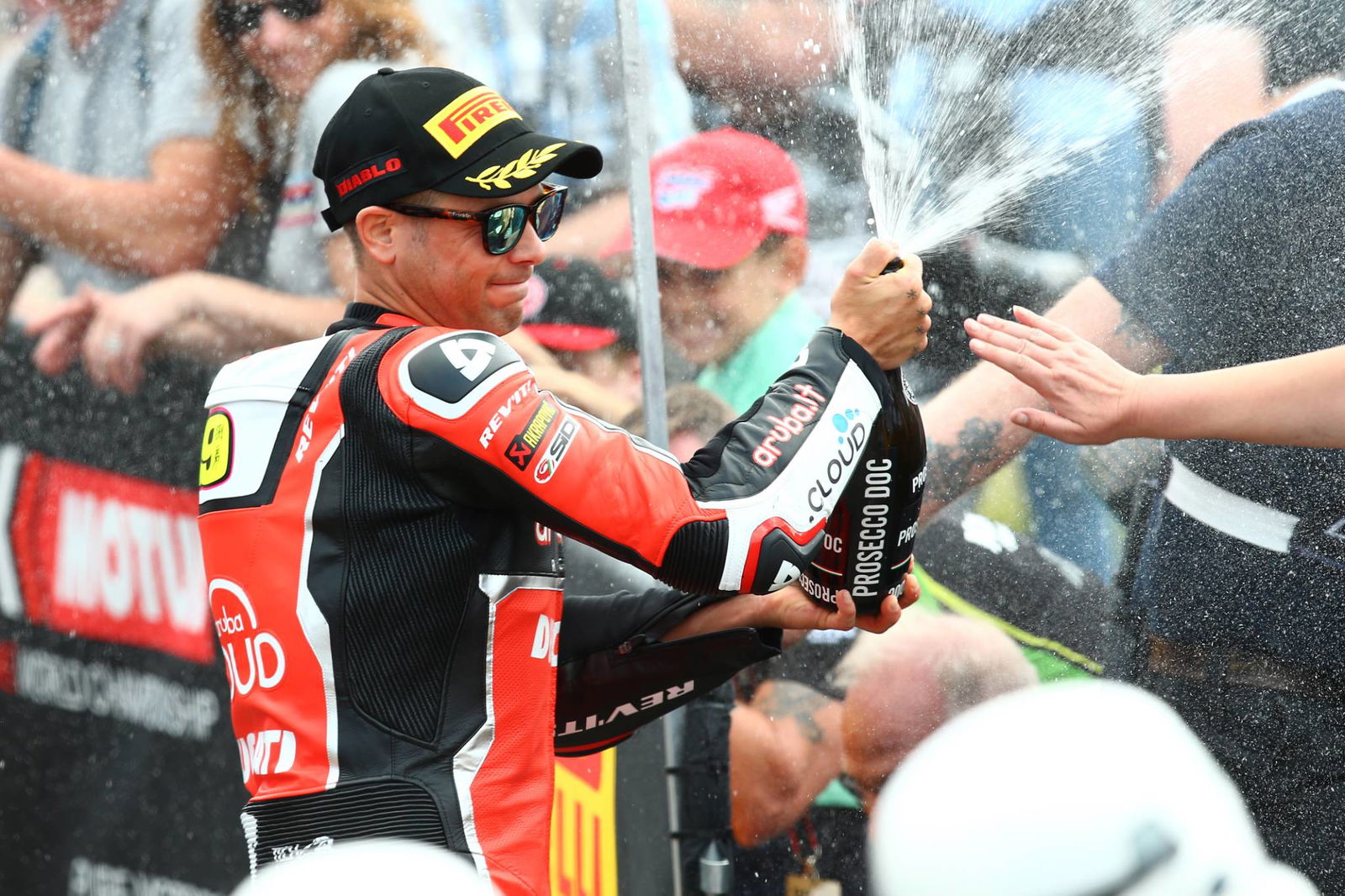 British rivals sympathise with Sykes after red flag debacle