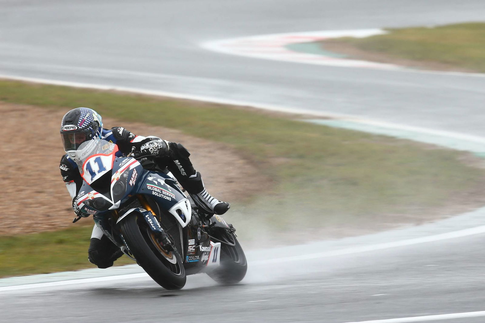 Smith claims maiden World Supersport pole despite fall