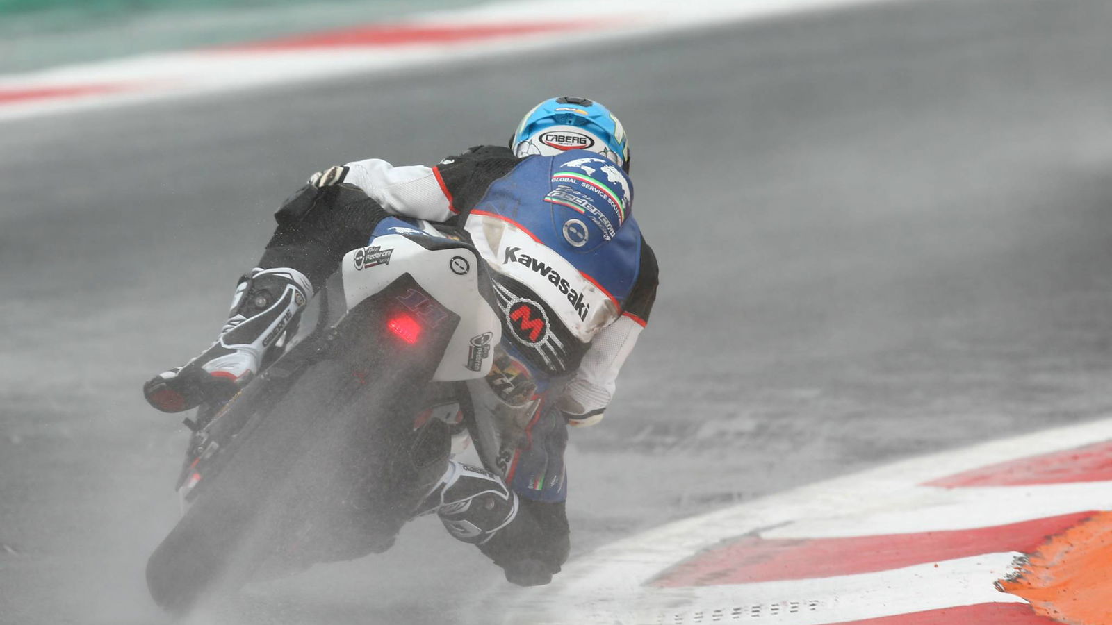 Smith claims maiden World Supersport pole despite fall