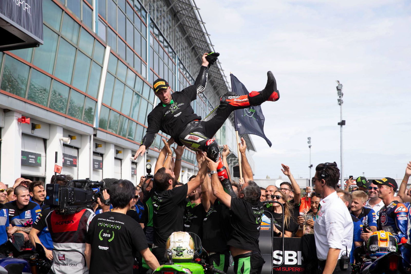 Rea wins to take World Superbike title with Bautista out