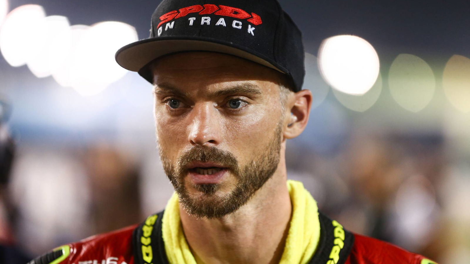 Camier menjalani operasi bahu