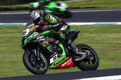 Lowes mengalahkan Rea untuk memimpin poin World Superbike