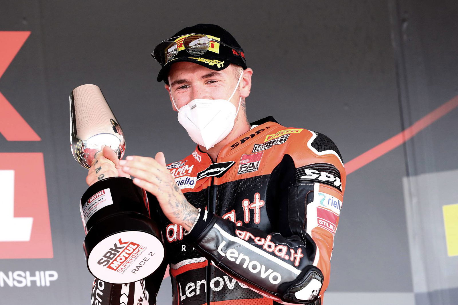 Redding powers to dominant win as Rea fades